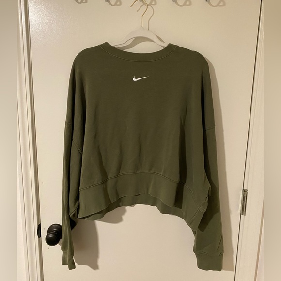 Nike Tops - Nike Crop Sweatshirt